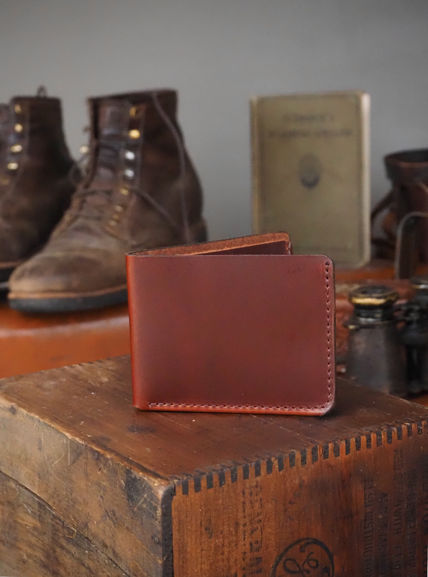 Henry Leather Bifold Men’s Wallet with Coin Snap Pouch - Improving lifestyles