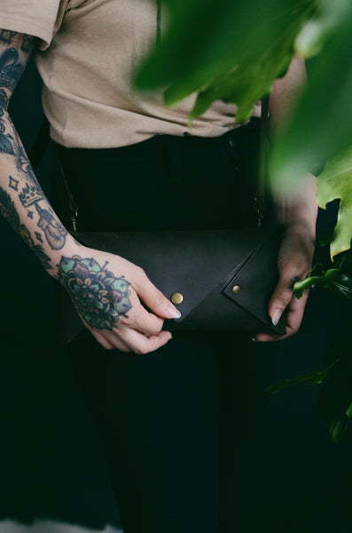 The Vendue Classic Clutch