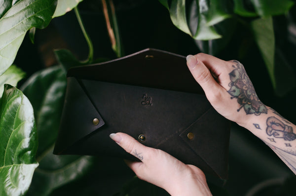 The Vendue Classic Clutch